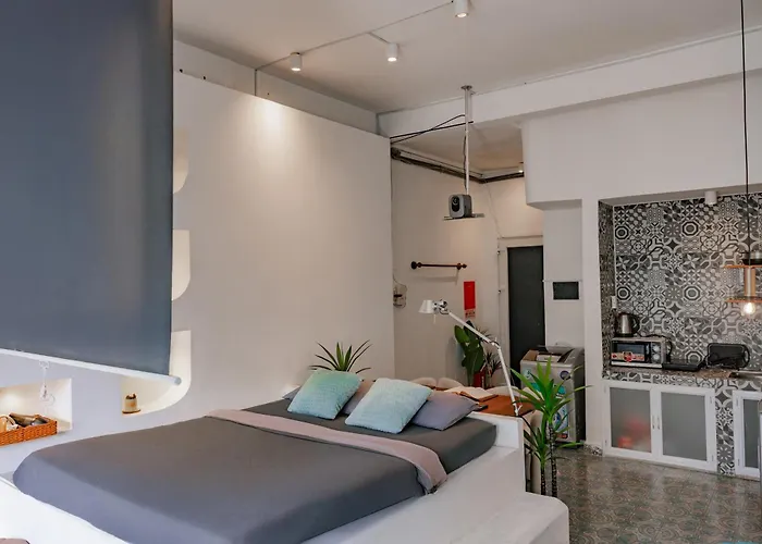 Saigon Hideout New World View - Romantic Stay, Netflix & Bathtub District 1